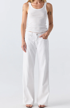 Load image into Gallery viewer, Amo- Regina White