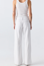 Load image into Gallery viewer, Amo- Regina White