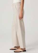 Load image into Gallery viewer, Paige- Arellia Ankle Barrel Jean- Pumice Stone