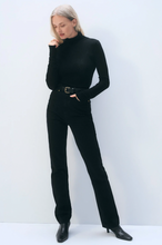 Load image into Gallery viewer, White &amp; Warren- Superfine Cashmere Blend Turtleneck
