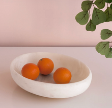 Load image into Gallery viewer, Beatriz Ball Resin Sorbet Large Oval Bowl-Coconut
